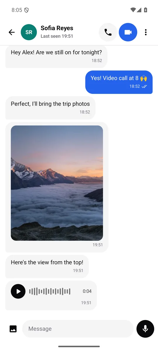 A chat with a photo and a voice note